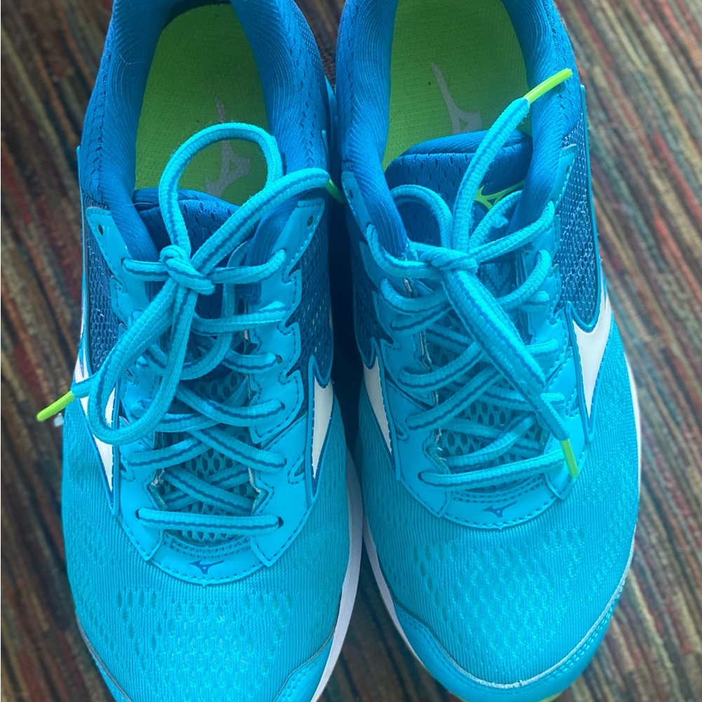Womens Brooks running shoes, size 8.